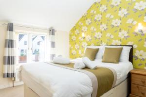 Cosy 3 Bed Cottage in Gloucester-Parking-Garden-Free Hot Tub at the Weekends