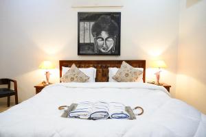 Lime Tree Luxurious 3BHK Serviced Apartment Near Medanta
