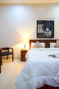 Lime Tree Luxurious 3BHK Serviced Apartment Near Medanta