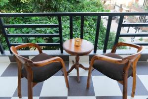 Lime Tree Luxurious 3BHK Serviced Apartment Near Medanta
