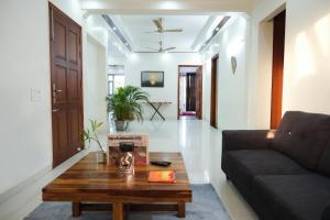Lime Tree Luxurious 3BHK Serviced Apartment Near Medanta
