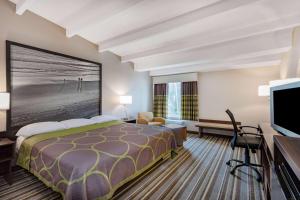 King Room - Non-Smoking room in Super 8 by Wyndham Melbourne