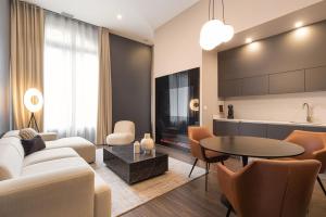 Appartements Legend Majestic - Baignoire chaussure - TV Miroir - Parking Prive : photos des chambres