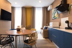 Appart'hotels Legend Majestic - Parking Prive- Climatisation - Gare - Centre Ville : Appartement avec Balcon - Non remboursable