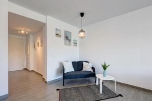 083 Modern and Luxurious 2 Bedroom Apartment