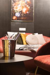 Appart'hotels Legend Majestic Superbe Love Room - Jacuzzi - Champagne - Romantisme - parking prive : Suite avec Baignoire Spa - Non remboursable