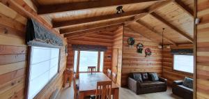 Cabañas, canchas de pádel, básquet, voley, juegos infantiles y más