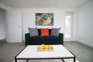 No 43 Stadium Views by SSW - 2BR, Parking, Sleeps 4, 3min walk to Stadium, 10min drive to City Centre, Marina and close to M4 - Morriston