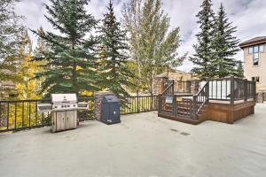 Cozy Crested Butte Condo 50 Yards from Ski Lift!