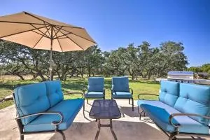 Quiet Haven with Hot Tub, 4 Mi to Canyon Lake! - Fischer