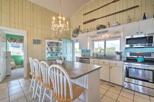 Peaceful Cottage By The Sea Oceanfront Home!