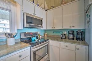 Peaceful Cottage By The Sea Oceanfront Home!