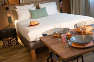 Hotels Novotel Suites Nice Airport : Studio avec Kitchenette - 1 Lit Double et Canapé-Lit