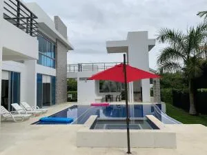 Hermosa Villa de Descanso - Alejandro Bernate