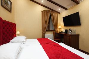 Standard Twin Room room in Chopin Hotel