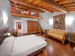 Quadruple Room with Arena View - Attic room in City Centre Rooms and Apartments