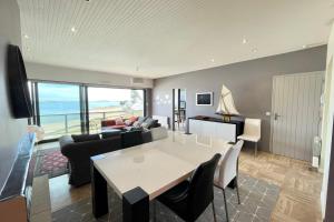 Appartements LUXURY! T3 standing 2 Vue mer exceptionnelle 180 : photos des chambres