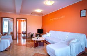 Apartment in Lopar with balcony, air conditioning, WiFi, washing machine (4886-4)