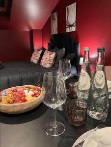 Appartements PARENTHESE LOVE - Amour & Tentation Suite Balneo SPA Proche Orly-Paris : photos des chambres