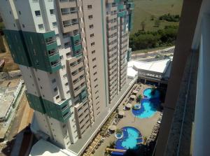 Olimpia Park Resort - Em frente à portaria do Thermas dos Laranjais