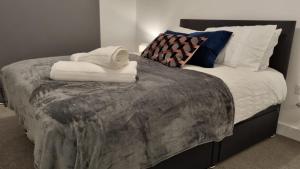 Balcony View Apt Free Parking Sleeps 5