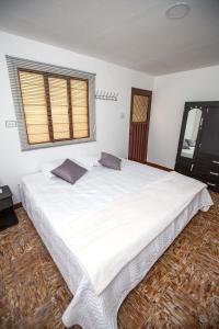KOMODO ALOJAMIENTO- hostal autoservicio, ubicado cerca al centro - baño privado, wifi , cama 2x2, agua caliente y cocina compartida