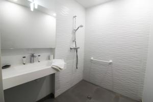 Appartements Le Lumineux avec Jacuzzi Privatif et parking prive : photos des chambres