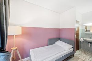 Minimalist room in Hotel Basilisk