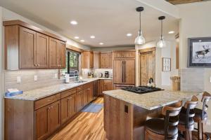 3 Tumalo with Wood Burning Fireplace