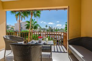 Amazing 3 bedroom apartment on the first line of the best Las Americas beach, air conditioner and terrace ocean view