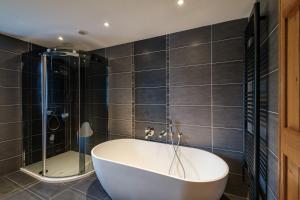 Stunning cottage Grade 2 listed with parking and Hot Tub