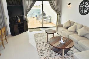 Amwaj Resort For Families Only