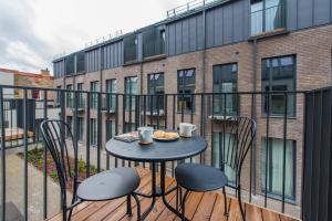 cohost I NEW Apartment w-balcony, Self check-in at the Renesanso Complex