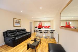 Deluxe Family Suite (4 Adults + 2 Children) room in Edinburgh City Suites