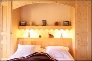 Hotels Hotel La Ferme du Chozal, Chalet de tradition : Chambre sur la Montagne