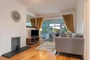 Ty Gwyn - Hot Tub, Parking, Dog Friendly - New Hedges