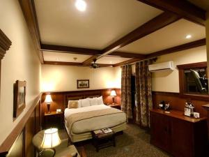 King Room room in The Lodge at Cloudcroft