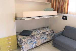 Colorful studio by the beach-Beahost