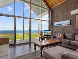 South Beach House - 11 Gold Coast Drive