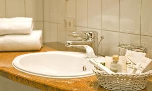 Wohlfühlhotel Hubertushof am Arlberg - Ski-In & Ski-Out - Sky Pool