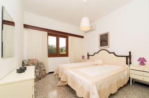 Four-Bedroom House room in Sureda
