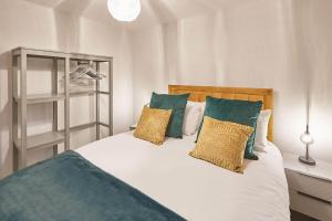 Host & Stay - Fern