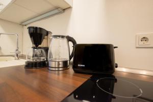 Tolstov Apartments - 1 or 3 Room Apartments - 20 Min Messe DUS and Old Town DUS