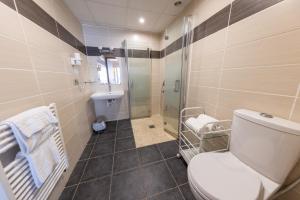 Hotels Logis Hotel & Restaurant Mediterranee : photos des chambres
