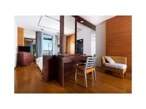 斯塔比亚索伦托海岸塔酒店 - 维克艾库塞