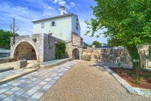 Luxury Jerini House with pool and wellness