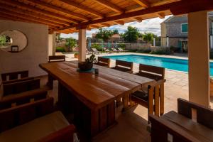 Božini dvori- Villa with Pool, Sauna , Jacuzzi and multifunkcional sport Court