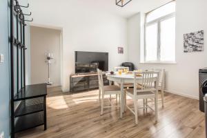 Appartements Appartement moderne, propre, WIFI, siege massant : photos des chambres