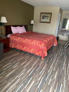 King Room room in Plaza Inn