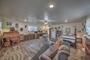 Pet-Friendly Libby Cottage with Mountain Views!